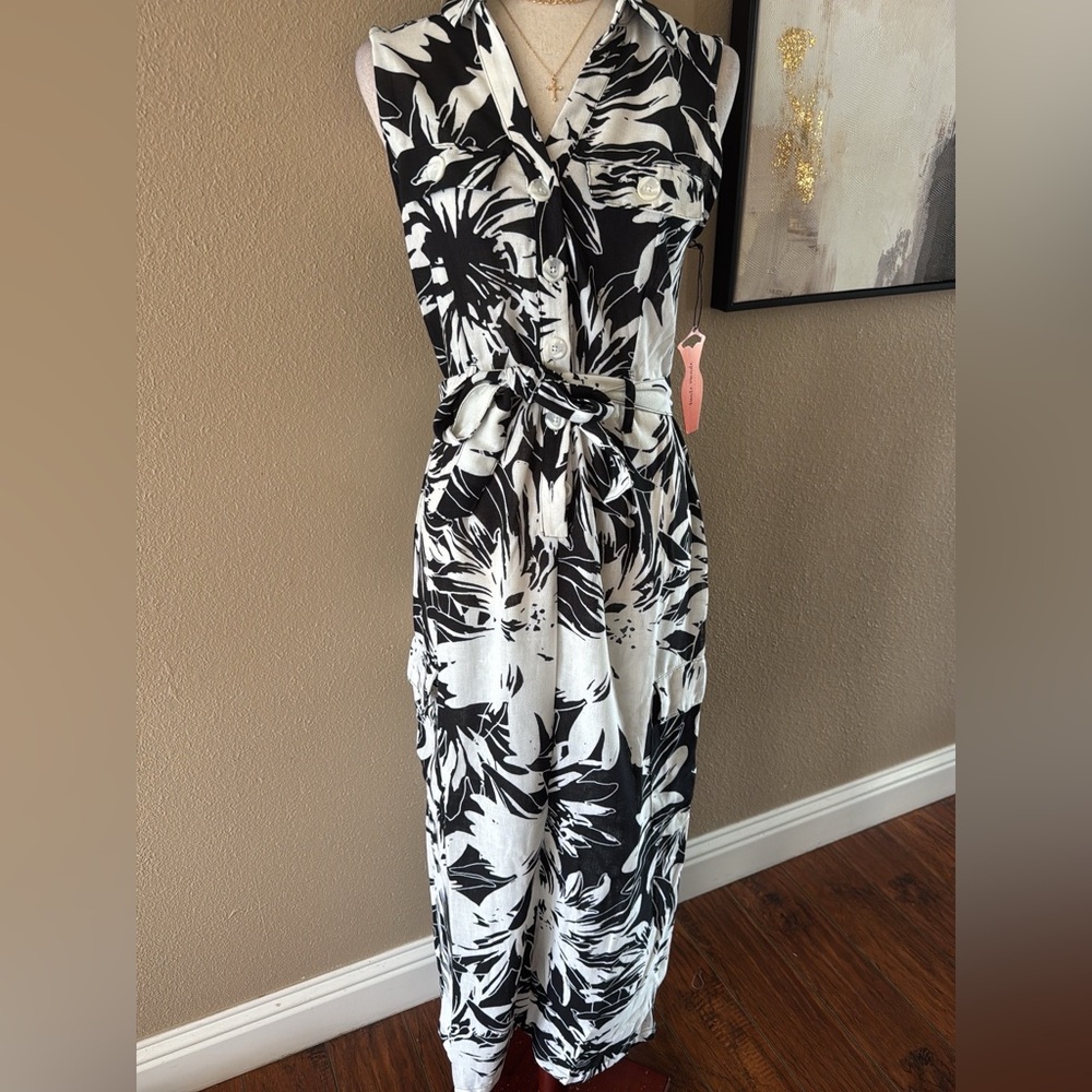 Floral Print Sleeveless Maxi Dress in Black and White - Picture 6 of 10